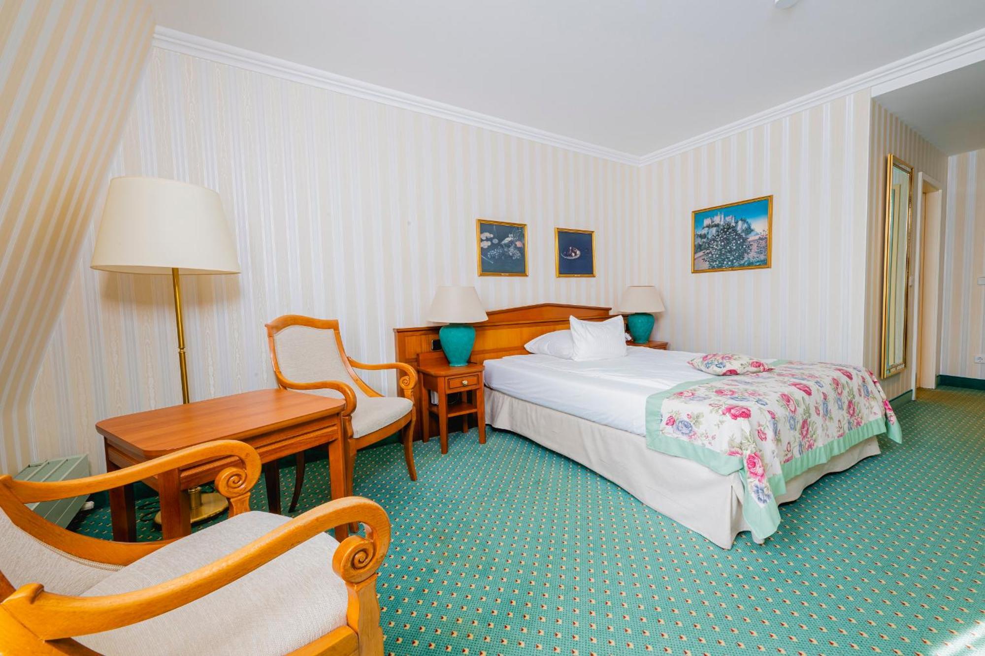 Hotel Am Schlosspark Gotha Esterno foto