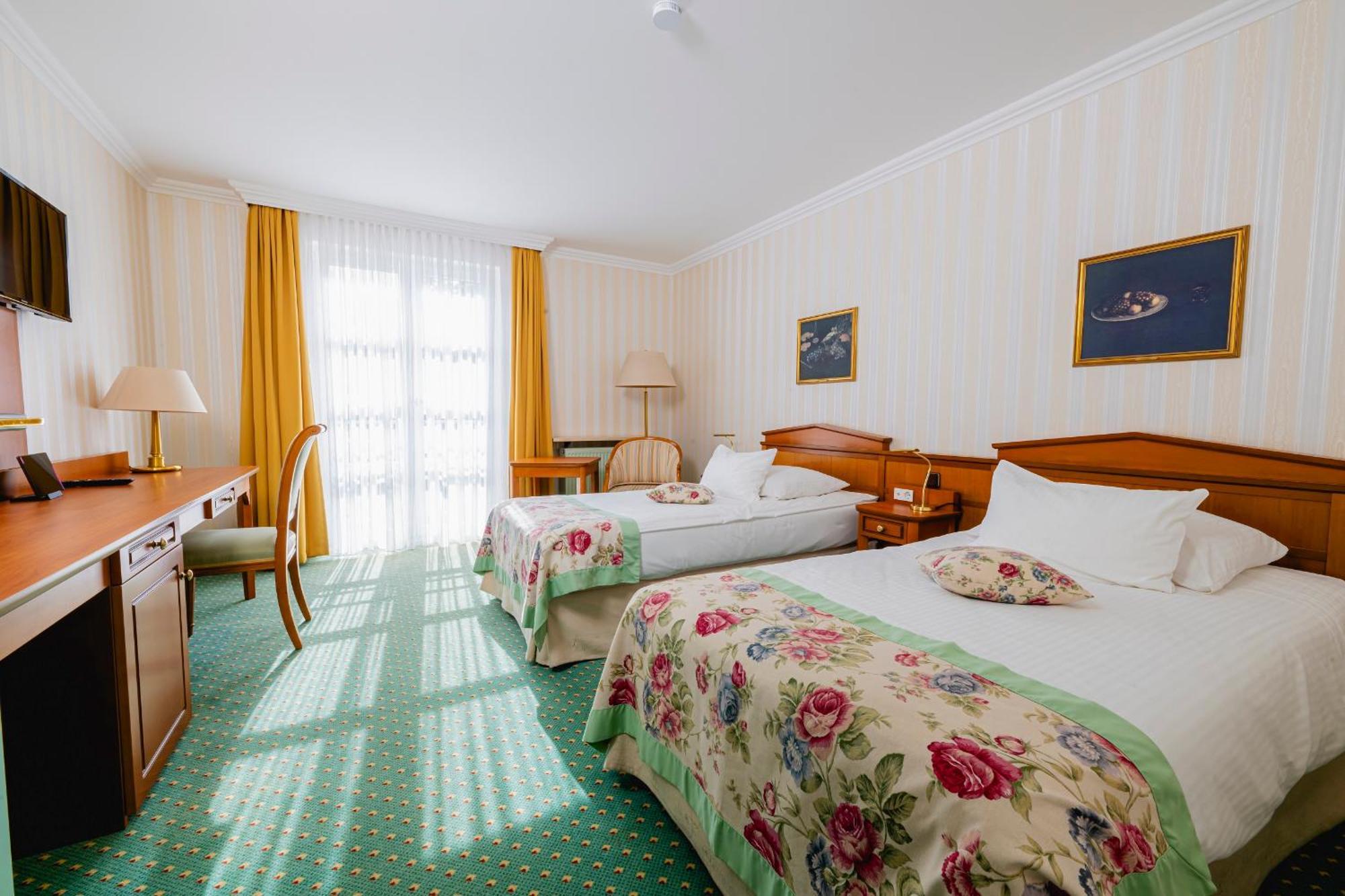 Hotel Am Schlosspark Gotha Esterno foto